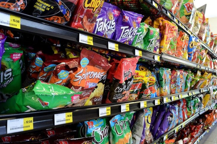 SEP y empresas alcanzan acuerdo para prohibir comida chatarra en escuelas