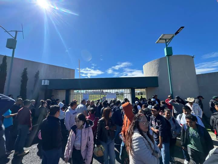 Estudiantes de la Universidad Politécnica de Tlaxcala, se manifiestan por mejores condiciones académicas