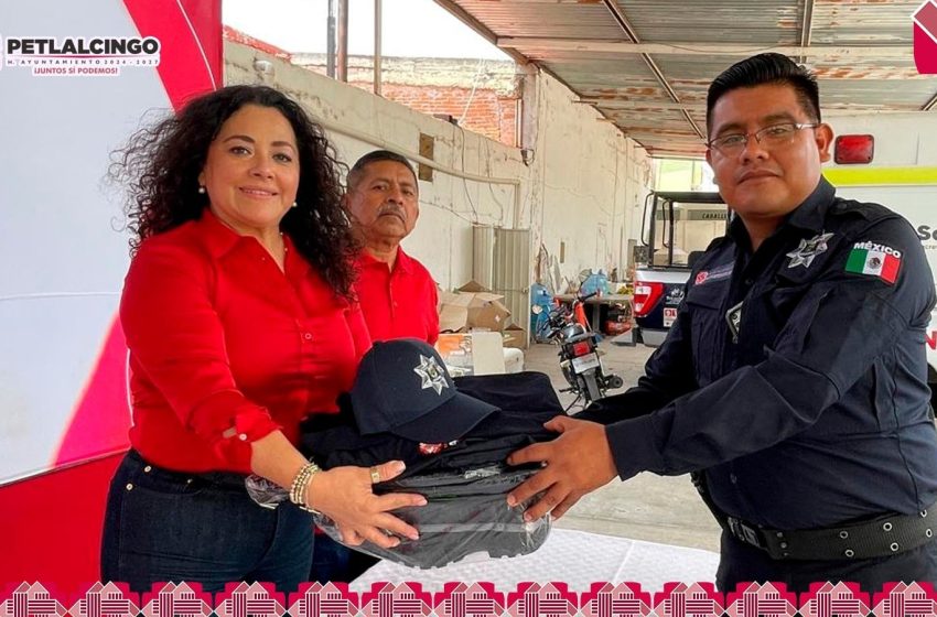 Policía de Petlalcingo recibe nuevos equipos