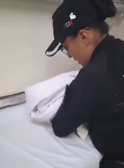 Policías de Ecatepec resguardan a recién nacida abandonada en vía pública