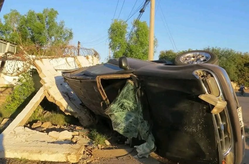 Roba carro a su papá y se estrella contra barda en Ciudad Obregón