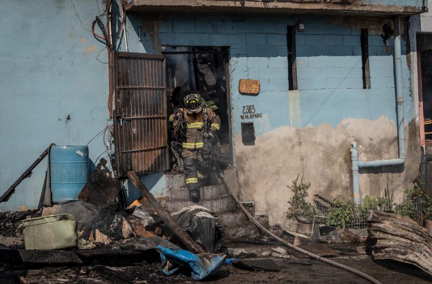 Abuelita pierde la vida tras fuerte incendio en Tijuana