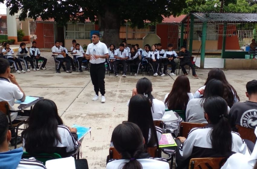 Ayuntamiento de Chila  concientiza a la juventud contra las adicciones