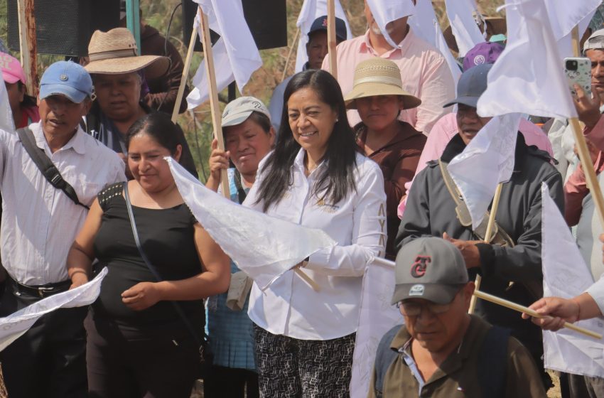 Ariadna Ayala presidenta de Atlixco inicia obra en beneficio del pueblo de San Pedro Benito Juárez.