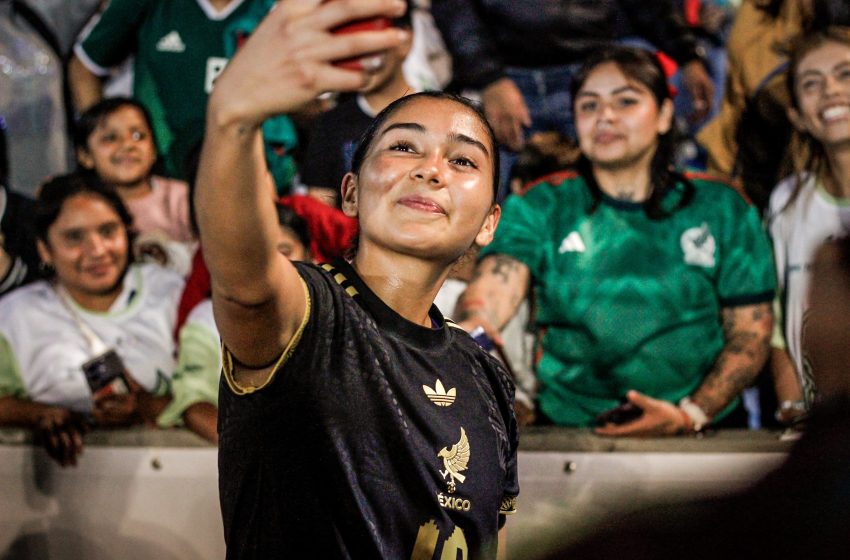 Ambiente de fiesta en el Estadio Universitario BUAP