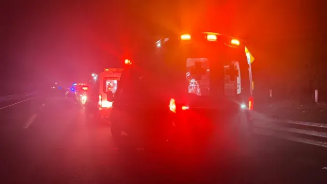 Choque de autobús y tractocamión deja 20 heridos en autopista de Puebla