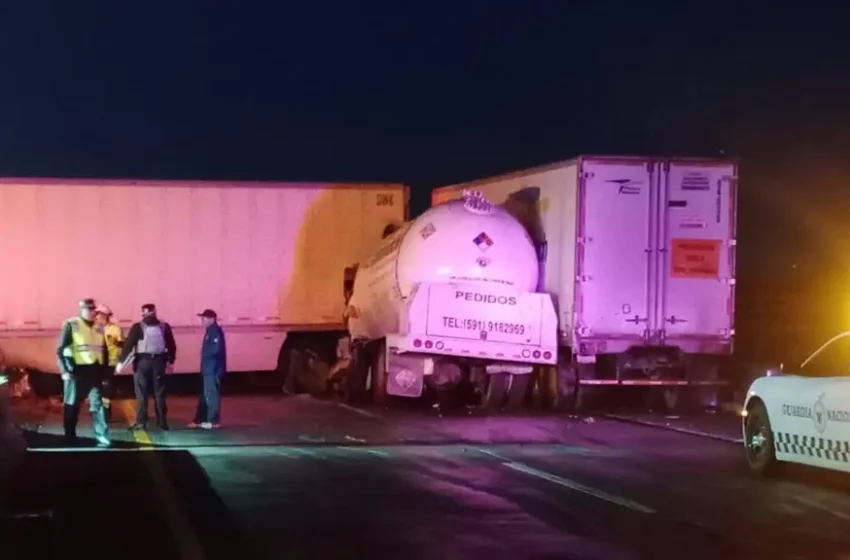 Fuerte accidente de Pipa de Gas provoca cierre en Autopista de Puebla