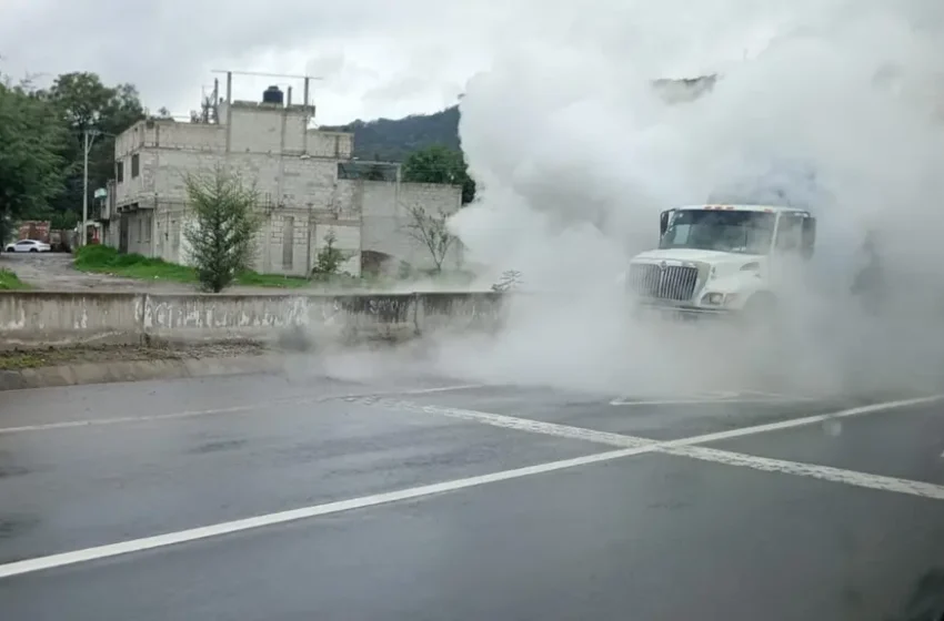 Fuga de Gas LP de una pipa en el Periférico Ecológico de Puebla