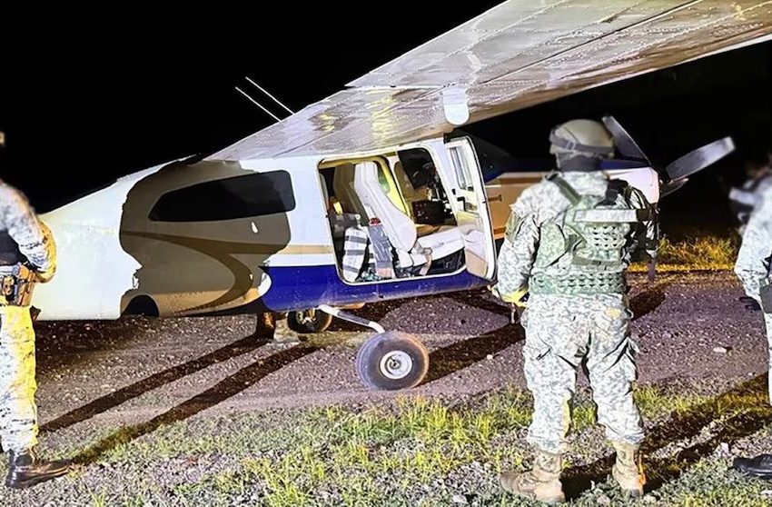 Aseguran avioneta que transportaba 90 millones de pesos en Cocaína en Colima