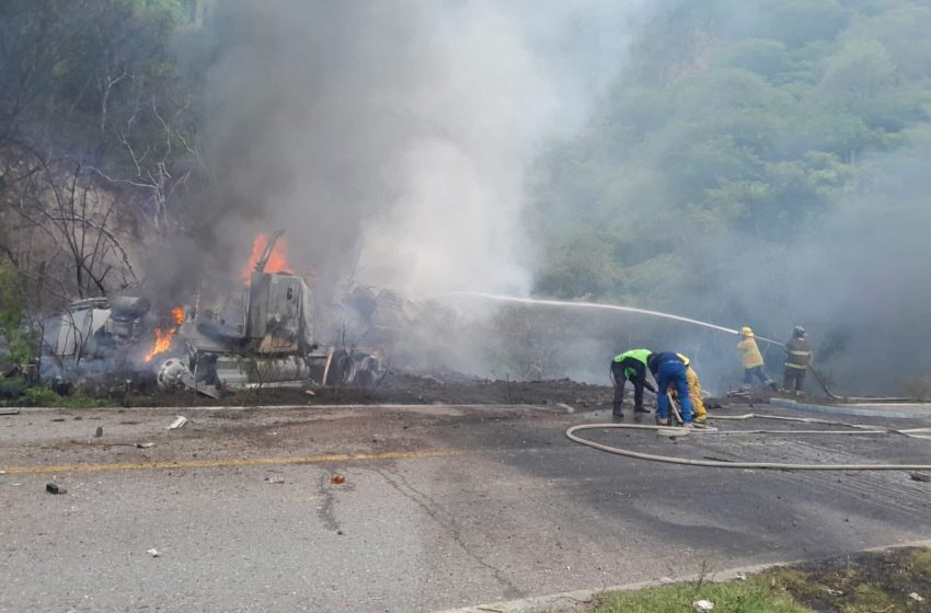 Explosión de Pipa de Gas Tecomatlán dejó daños materiales
