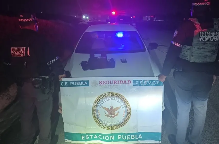 Aseguran patrulla falsa en autopista de Puebla