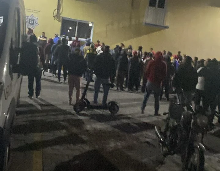 Atropellan a delincuentes que asaltaron una gasolinera en Mixtla