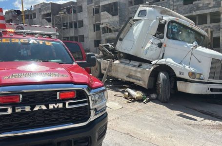 Bebé muere al ser aplastado por caja de tráiler mientras dormía