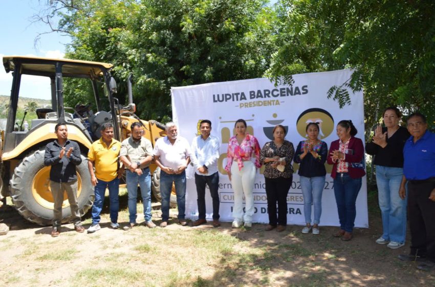 Dignifica Lupita Bárcenas más espacios educativos en Acatlán de Osorio