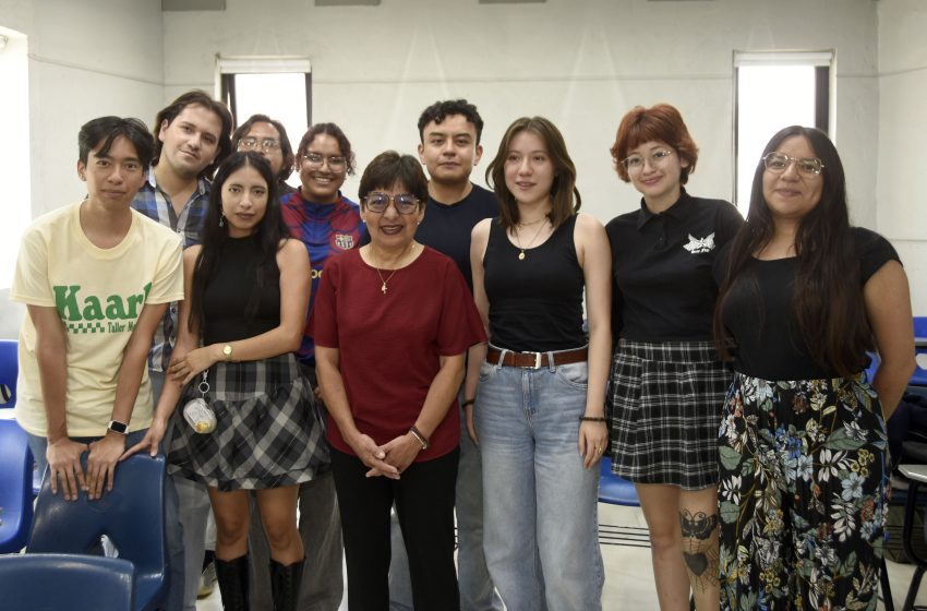 Estudiantes de Artes realizan mural en la Facultad de Psicología por sus 60 años