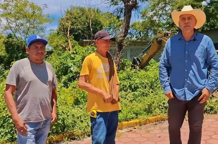 Alcalde de Chietla  gestiona mejora de   servicios básicos