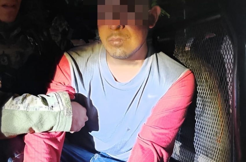 Reo intenta huir mientras era trasladado a la FGR en Puebla