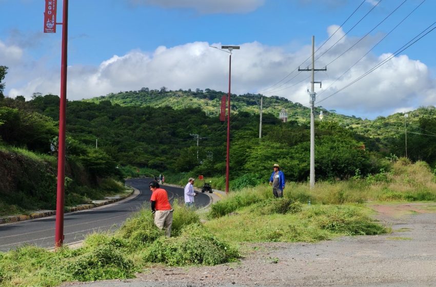 Embellece alcaldesa  espacios públicos de     Tulcingo de Valle