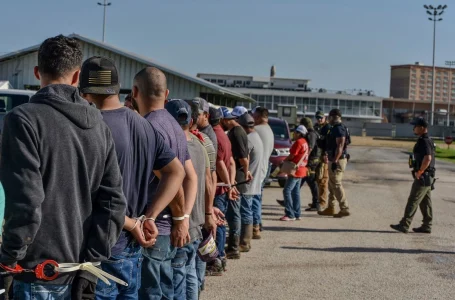 EUA reporta 300 mil migrantes detenidos; 70% de arrestos son personas extranjeras