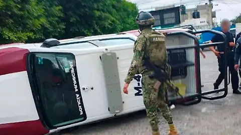 Policías rescatan a delincuentes de ser linchados en Cuapiaxtla