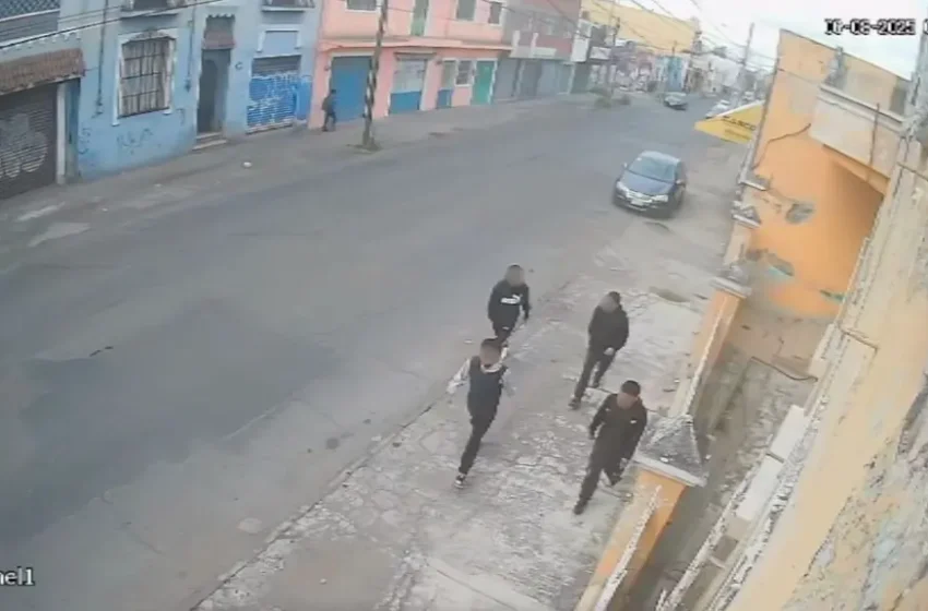 Menores de edad asaltan a mujer en Puebla