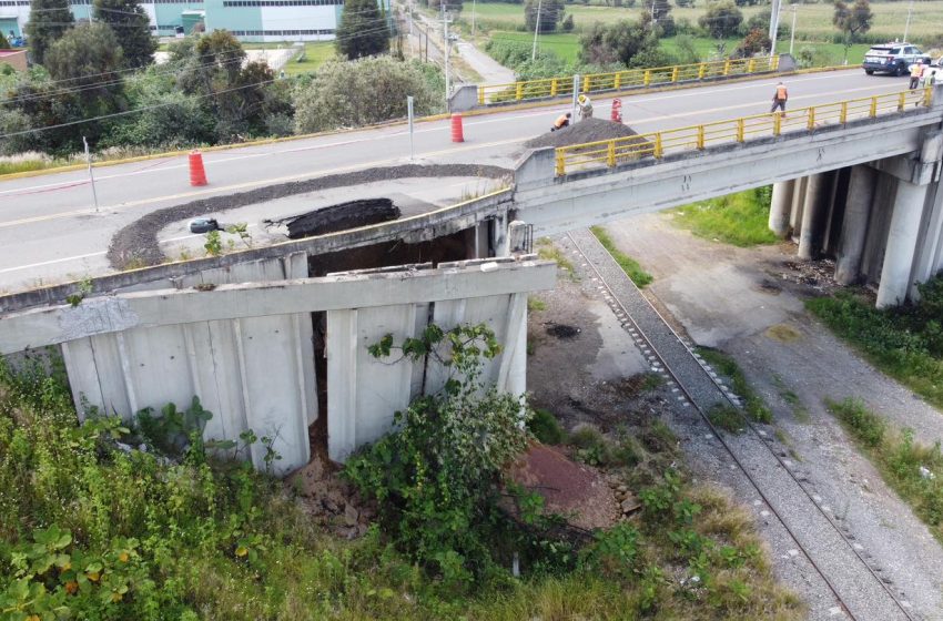 Dan a conocer las causas del socavón en carretera al Aeropuerto de Puebla