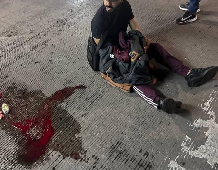 Mujer abandona a recién nacida y huye en auto en CDMX