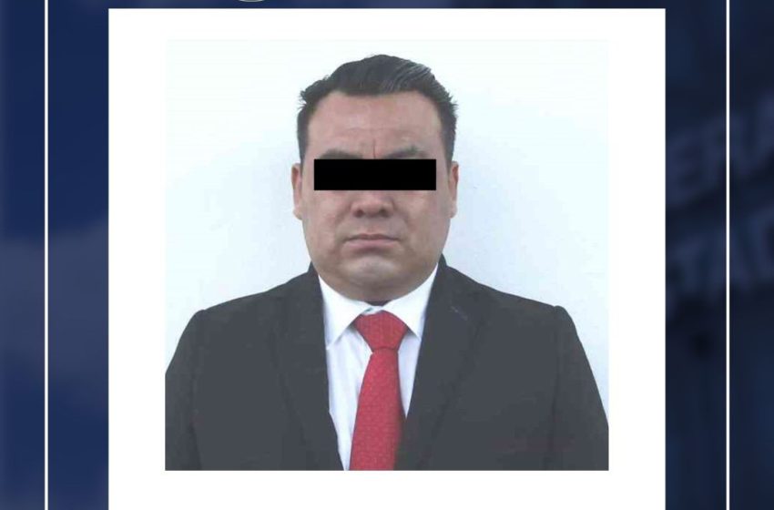 Detienen a ministerial por despojar con violencia a ciudadano de un auto en Puebla
