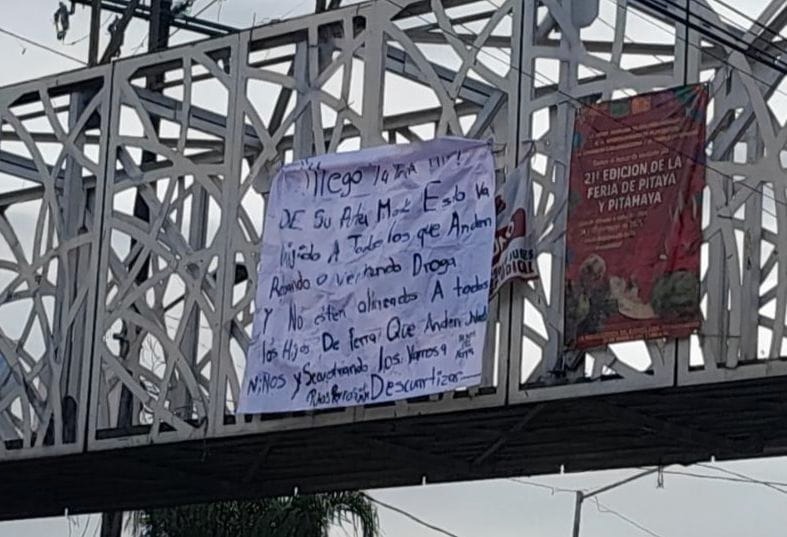 Aparece narco manta en puente de Chachapa