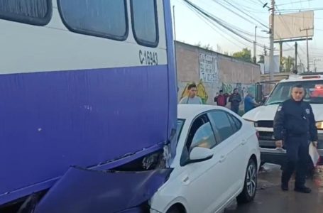 Conductor se queda dormido luego de salir de trabajar en Puebla