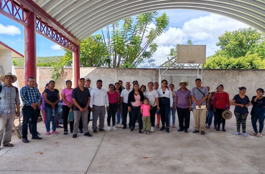 Marubet Meza refuerza su apoyo a la educación   en Tulcingo de Valle