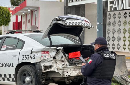 Patrulla es embestida por tren al intentar ganar el paso en Tepeaca