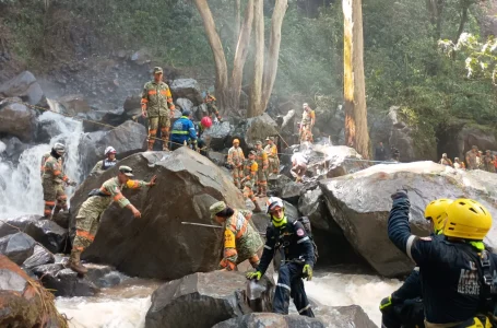 Identifican tres cuerpos más sin vida en la Sierra Norte de Puebla