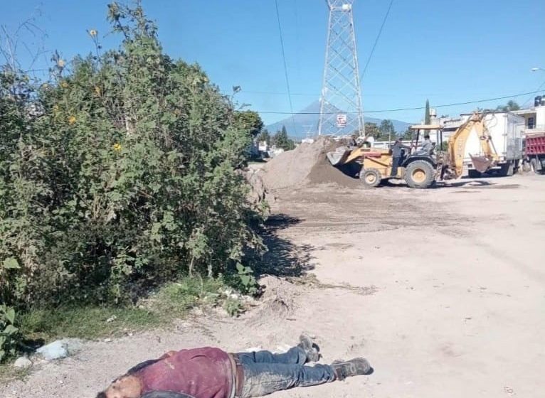 Tardan seis horas en levantar cadáver en la colonia Minerales de Puebla