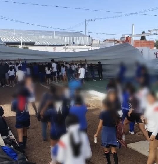 Estudiantes y adulto resultan heridos tras colapso de una lámina en Atlixco