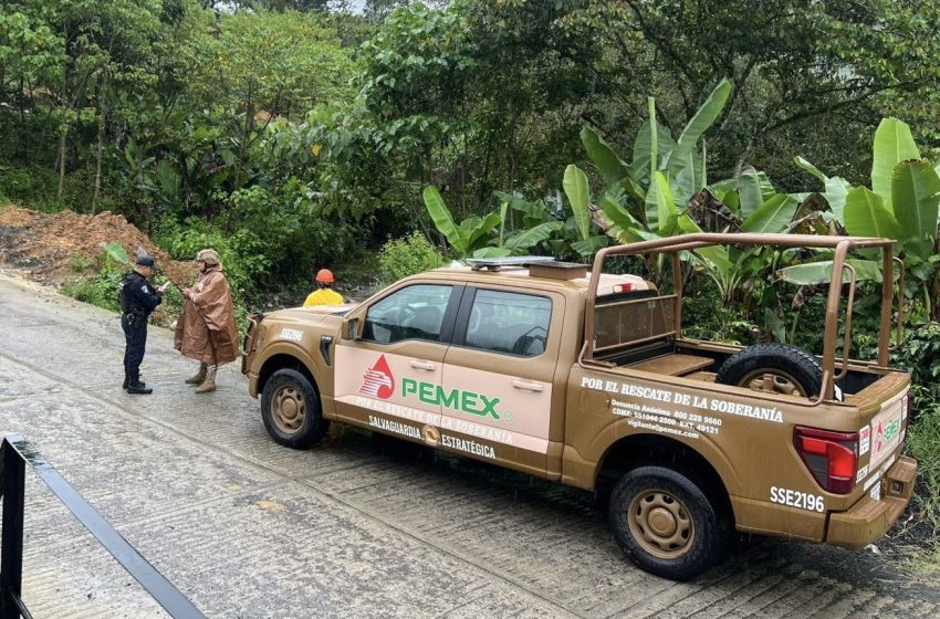 Colapso de barrera genera derrame de petróleo en Xicotepec
