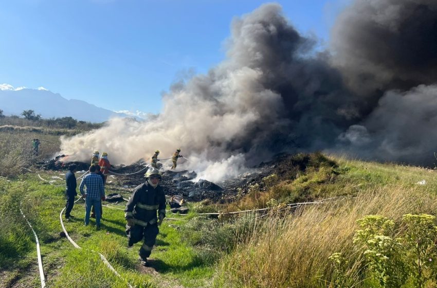 Fuerte incendio causo alarma con cielo abierto en Santa María Coronango
