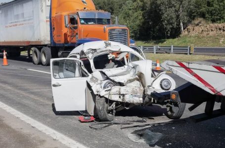 Hombre muere tras impactar su vochito con tráiler en Tlaxcala