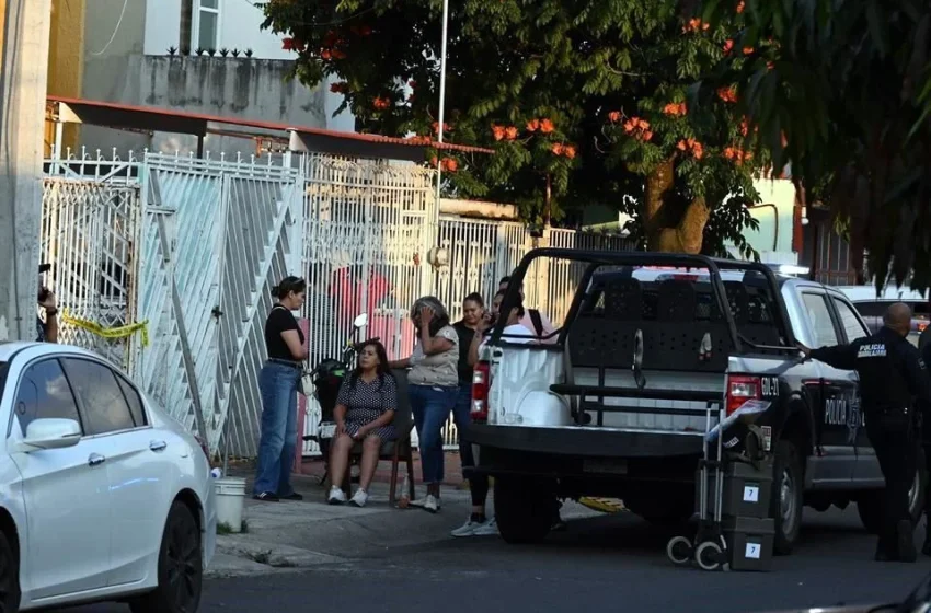 Mujer encuentra muertos a su hijo y a una joven desconocida