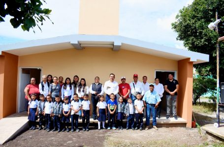 Mejora Raúl Marín infraestructura escolar      en Huaquechula