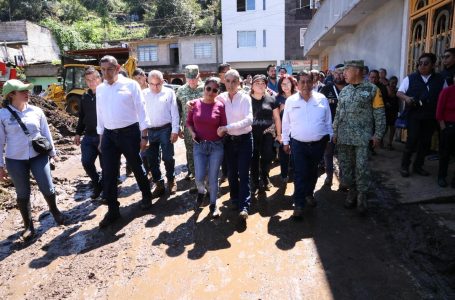 Cobija y atiende la Presidenta Sheinbaum a damnificados en Huauchinango: «No vamos a dejar desamparados a nadie»