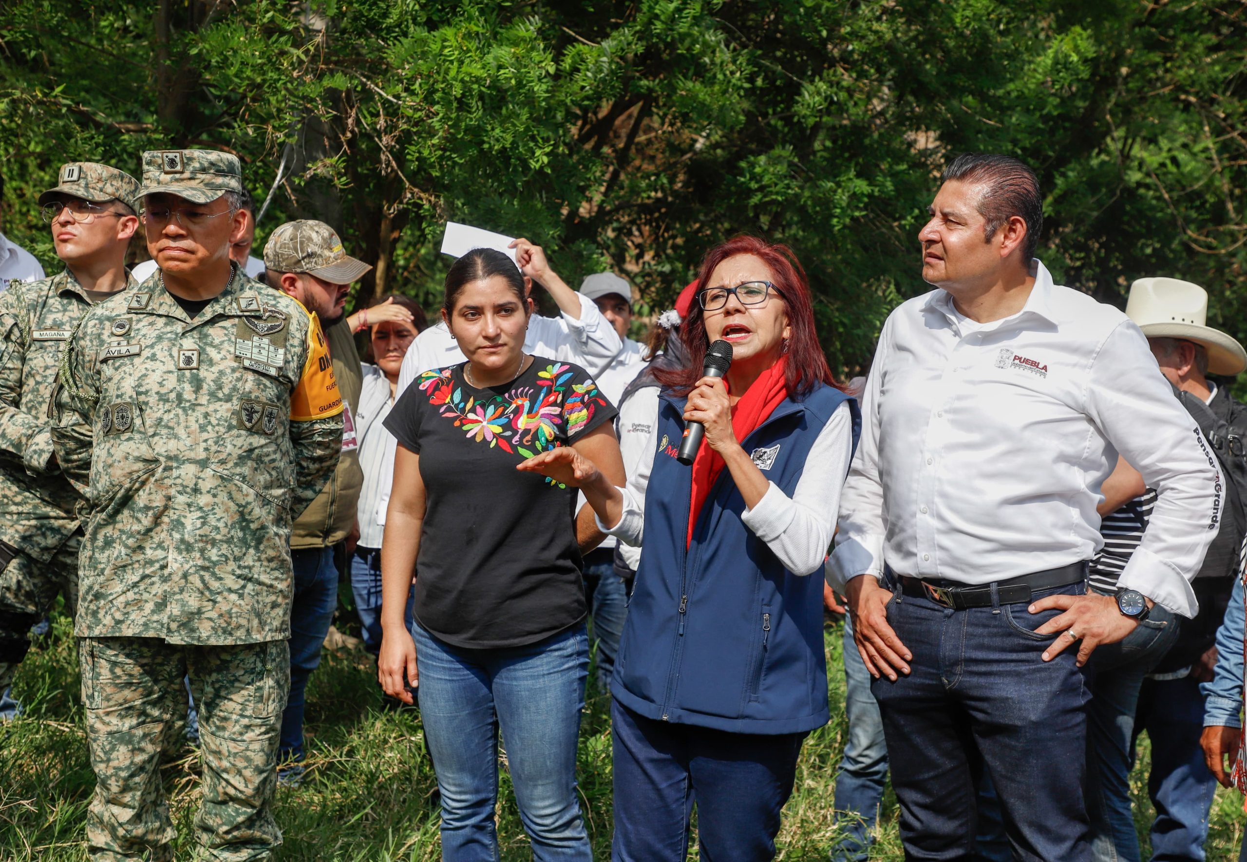 Gobierno federal y estatal reabren accesos a Tlacuilotepec; reconstruirán puente derribado por lluvias