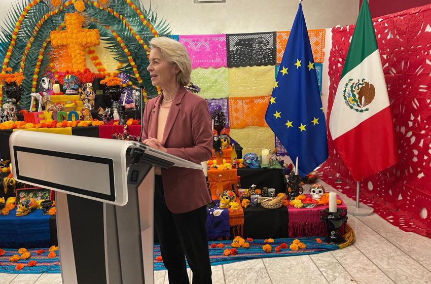 ¡Viva México!, ¡Viva la vida!: presidenta de la Unión Europea inaugura altar de muertos