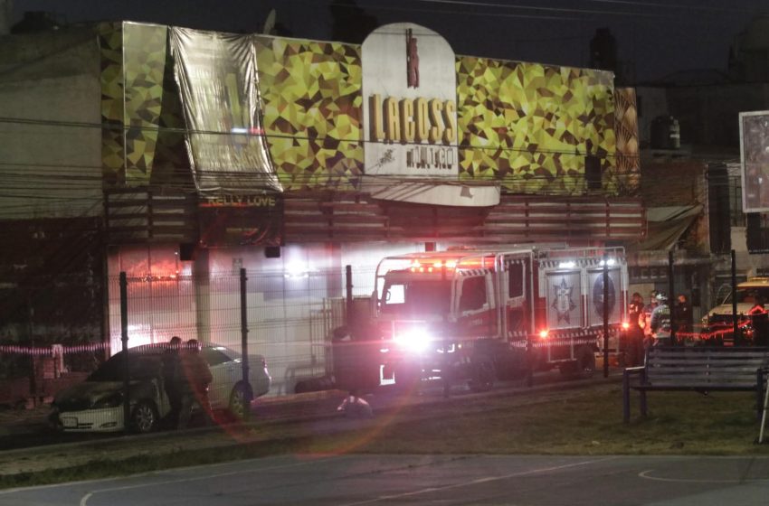 Mueren cinco personas en incendio del bar Lacoss Night Club en Puebla