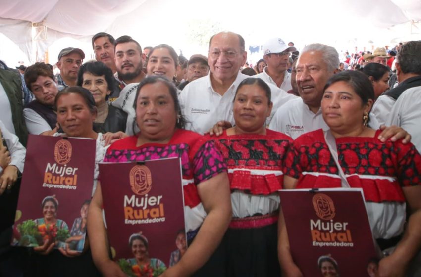 Con inversión de 8 mdp, gobierno estatal reconstruye campo afectado en Huauchinango