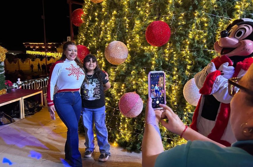 Acatlán se ilumina con la    llegada de la Navidad