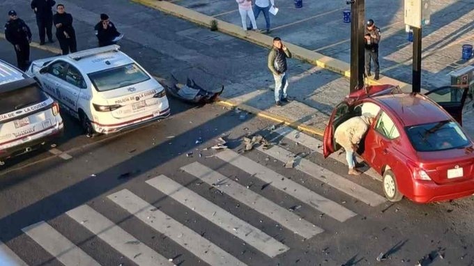 Automovil se impacta con una patrulla en Bulevar Norte de Puebla