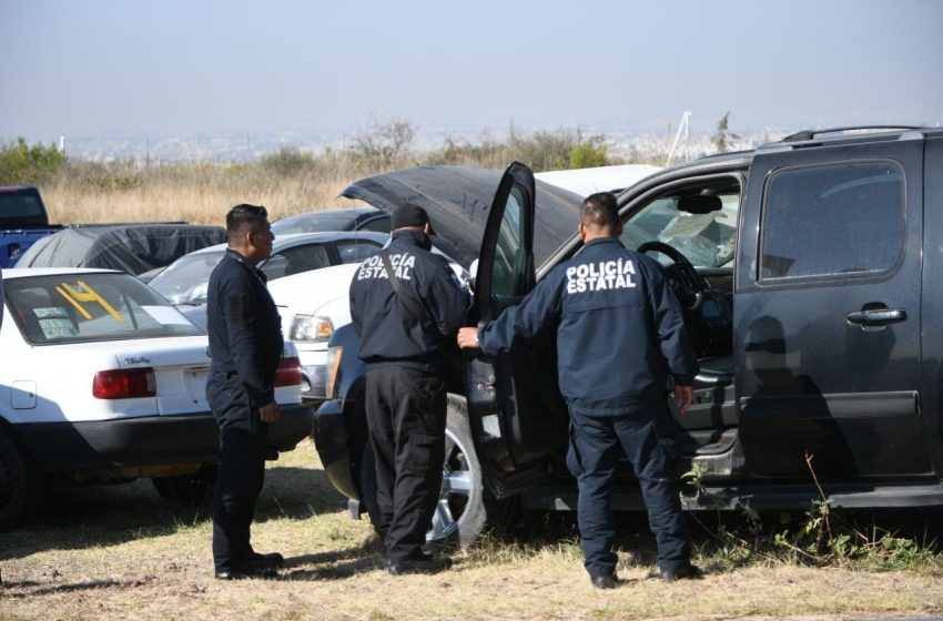 Detienen a sujetos en posesión de vehículos robados en Puebla