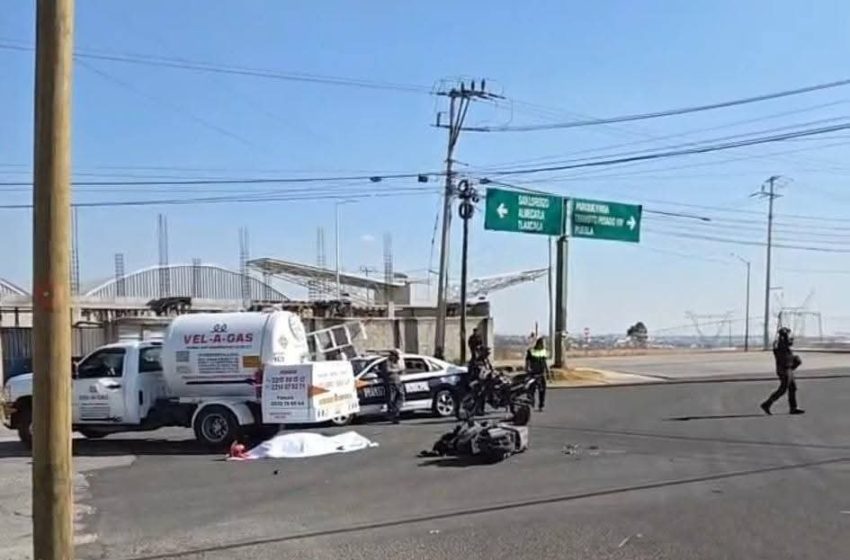 Motociclista muere tras choque con pipa de Gas LP en Cuautlancingo