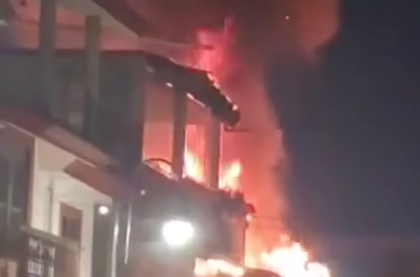 Inmensas llamas consumieron rosticería en San Andrés Cholula
